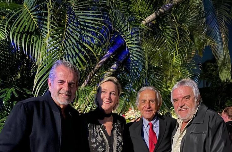 Esta foto queda para la historia de una de las mejores épocas de la vida nocturna en Cuernavaca, ayer, hoy y siempre. Las Mañanitas (Rebeca Bernot), Barbazul (Alejandro Villalobos), Giuseppes, Eduardo Winters, Cuauhtémoc Rubio. ¡Una joya de foto! Memorable.